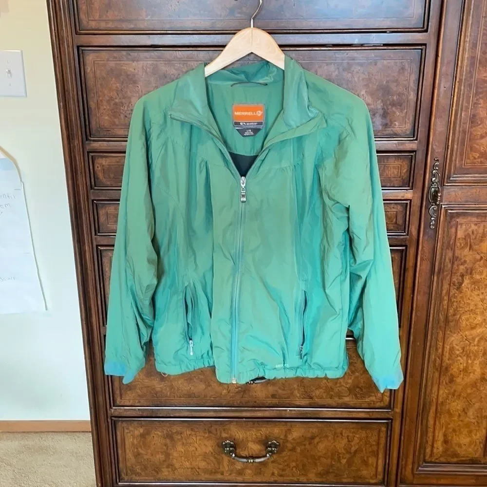 Merrell womans aerblock green jacket